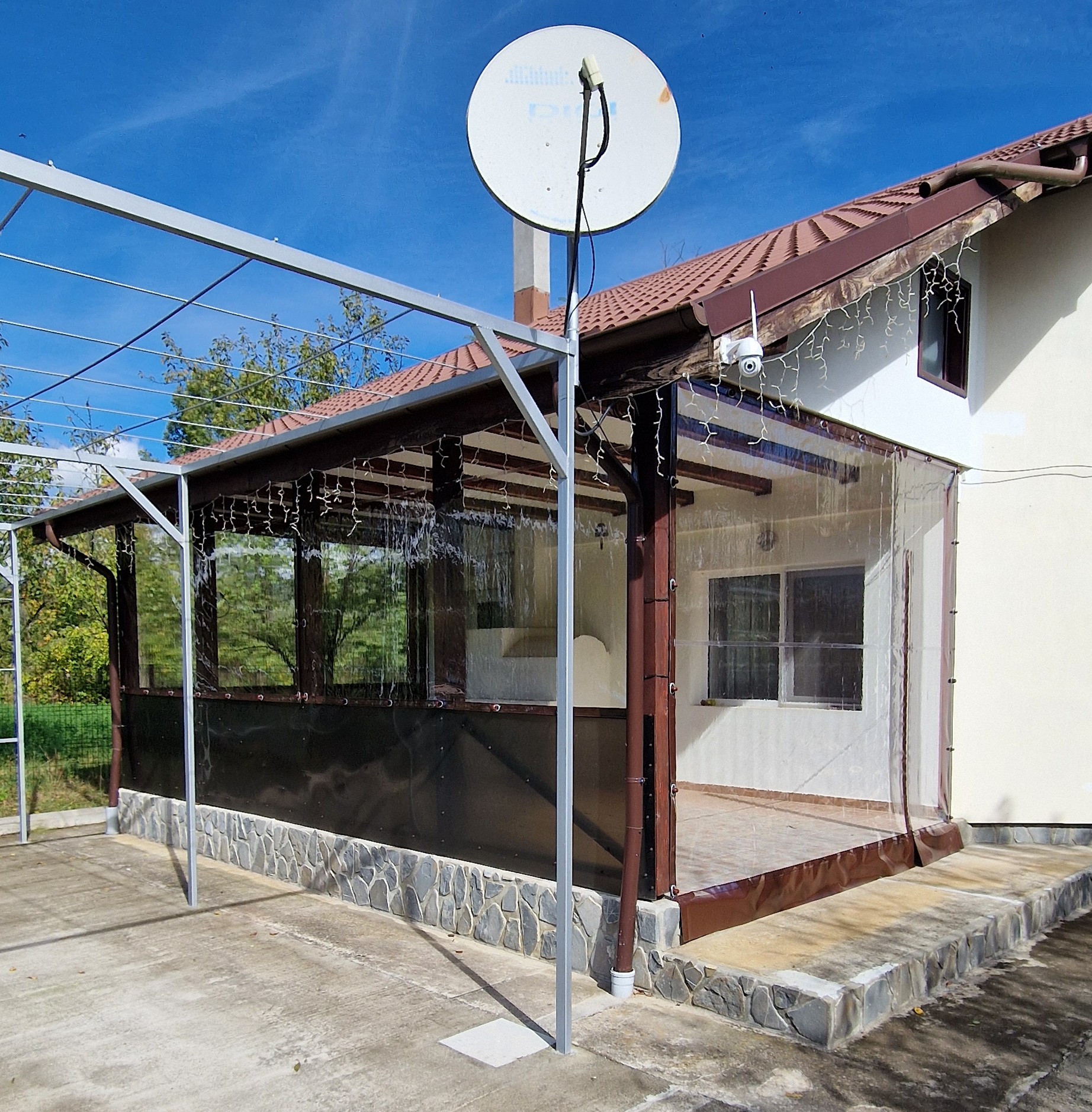 Folie Transparentă cu Capse și Bride